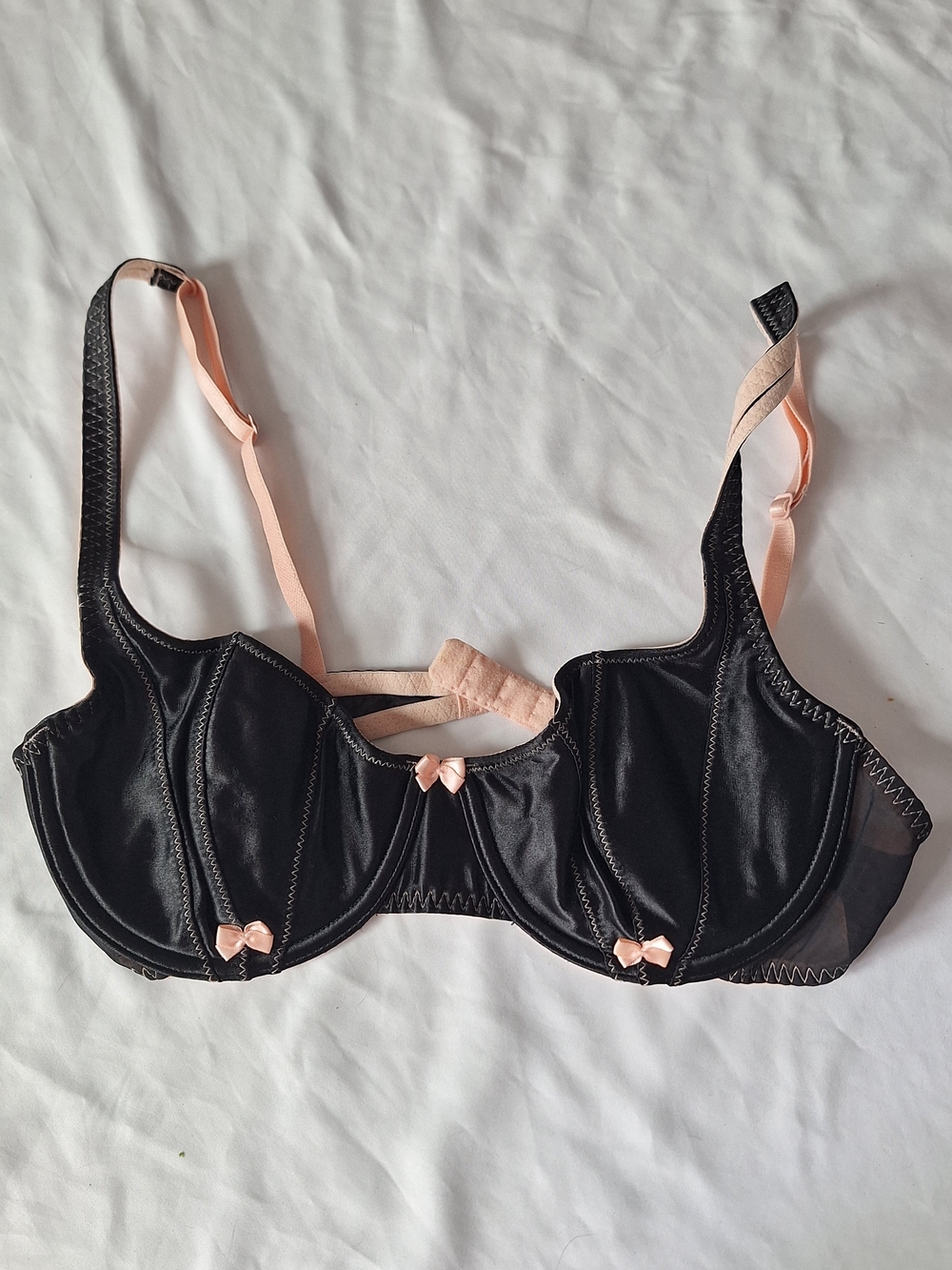 Vintage Y2K Victoria Secret Black and Pink Underwire Bra NO TAGS